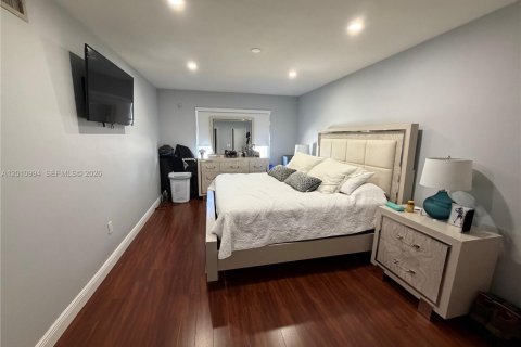 Condominio en alquiler en Miami, Florida, 2 dormitorios, 92.9 m2 № 2075244 - foto 5