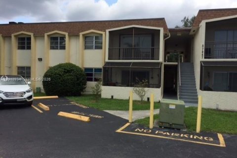 Condominio en alquiler en Miami, Florida, 2 dormitorios, 92.9 m2 № 2075244 - foto 12