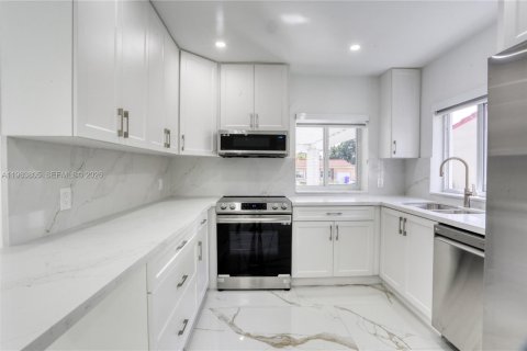 Casa en alquiler en Miami, Florida, 2 dormitorios, 154.31 m2 № 2025483 - foto 6