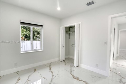 Casa en alquiler en Miami, Florida, 2 dormitorios, 154.31 m2 № 2025483 - foto 15