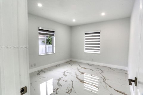 Casa en alquiler en Miami, Florida, 2 dormitorios, 154.31 m2 № 2025483 - foto 16