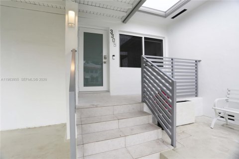 Casa en alquiler en Miami, Florida, 2 dormitorios, 154.31 m2 № 2025483 - foto 2