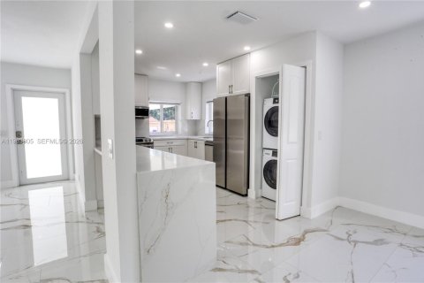Casa en alquiler en Miami, Florida, 2 dormitorios, 154.31 m2 № 2025483 - foto 5