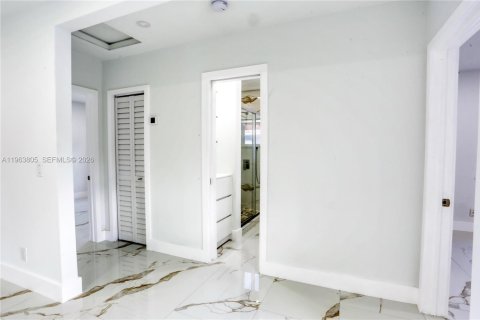 Casa en alquiler en Miami, Florida, 2 dormitorios, 154.31 m2 № 2025483 - foto 10