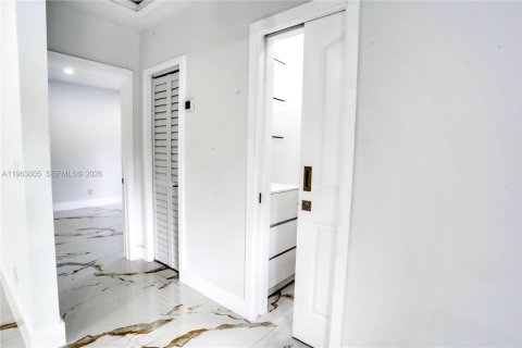 Casa en alquiler en Miami, Florida, 2 dormitorios, 154.31 m2 № 2025483 - foto 9