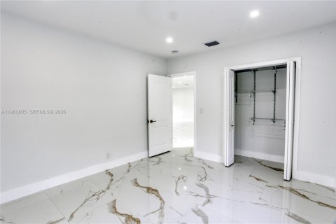 Casa en alquiler en Miami, Florida, 2 dormitorios, 154.31 m2 № 2025483 - foto 13