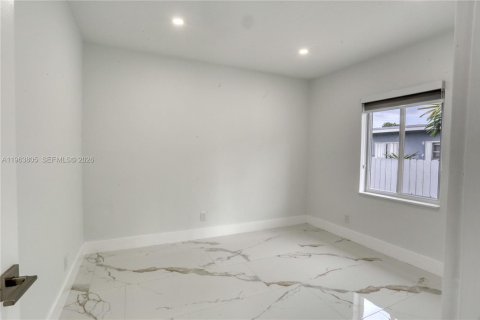 Casa en alquiler en Miami, Florida, 2 dormitorios, 154.31 m2 № 2025483 - foto 14