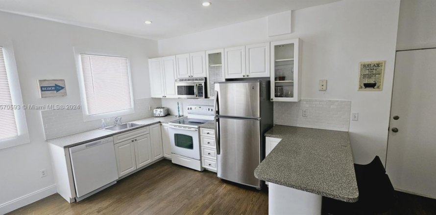 Кондоминиум с 1 спальней в Майами-Бич, Флорида № 2021447