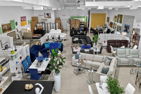 Commercial property in Miami, Florida № 1986937 - photo 13