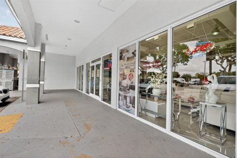 Commercial property in Miami, Florida № 1986937 - photo 18