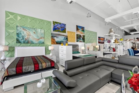 Commercial property in Miami, Florida № 1986937 - photo 4