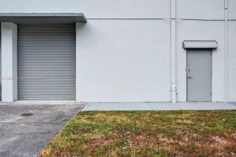 Commercial property in Miami, Florida № 1986937 - photo 19