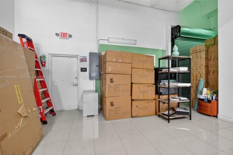 Commercial property in Miami, Florida № 1986937 - photo 16