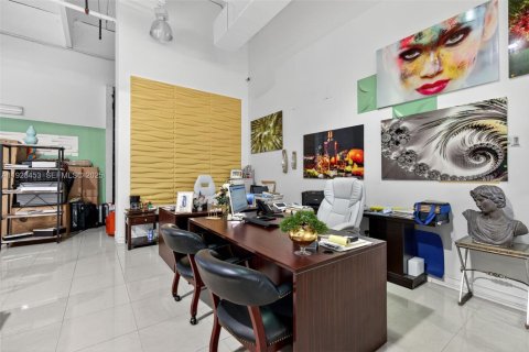 Commercial property in Miami, Florida № 1986937 - photo 10