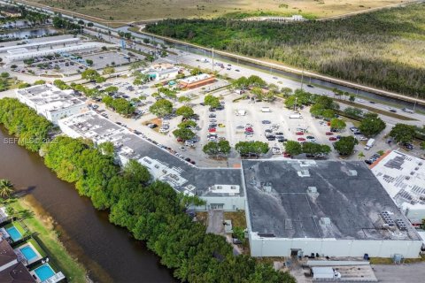 Commercial property in Miami, Florida № 1986937 - photo 21