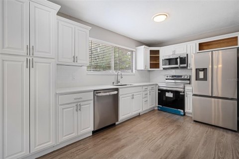 House in Ocala, Florida 3 bedrooms, 104.79 sq.m. № 1720711 - photo 15