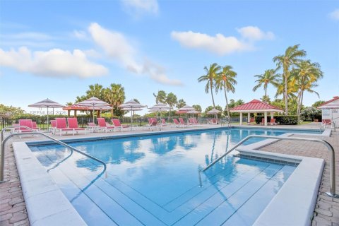 Condo in Miami Beach, Florida, 1 bedroom  № 1996546 - photo 15