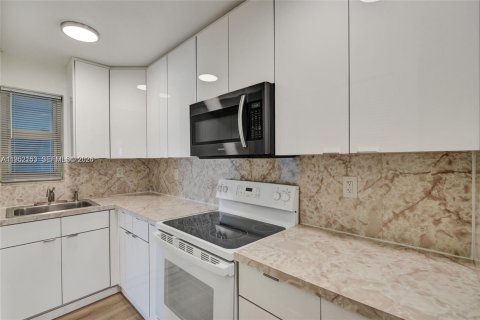 Снять в аренду кондоминиум в Майами-Бич, Флорида 1 спальня, 70.42м2, № 2006512 - фото 8