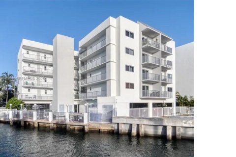 Condominio en Miami Beach, Florida, 1 dormitorio  № 2006512