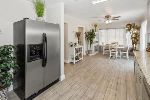 House in Saint Petersburg, Florida 3 bedrooms, 122.72 sq.m. № 1725697 - photo 7