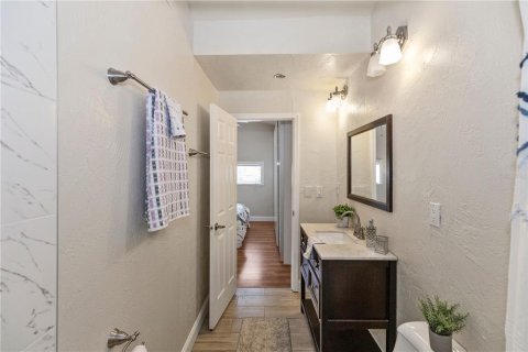 House in Saint Petersburg, Florida 3 bedrooms, 122.72 sq.m. № 1725697 - photo 25