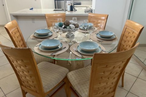 Снять в аренду кондоминиум в Авентура, Флорида 2 спальни, 109.62м2, № 2080938 - фото 4