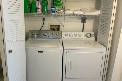 Снять в аренду кондоминиум в Авентура, Флорида 2 спальни, 109.62м2, № 2080938 - фото 15