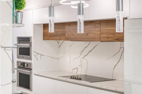 Купить кондоминиум в Халландейл-Бич, Флорида 3 спальни, 145.95м2, № 1927874 - фото 12