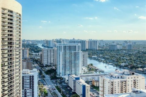 Купить кондоминиум в Халландейл-Бич, Флорида 3 спальни, 145.95м2, № 1927874 - фото 27