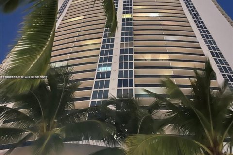 Купить кондоминиум в Халландейл-Бич, Флорида 3 спальни, 145.95м2, № 1927874 - фото 28