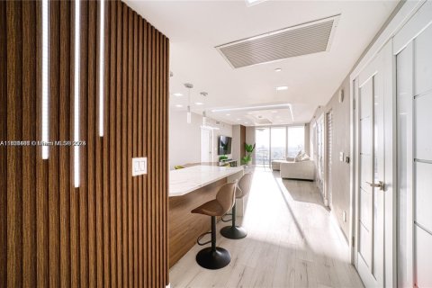 Купить кондоминиум в Халландейл-Бич, Флорида 3 спальни, 145.95м2, № 1927874 - фото 4