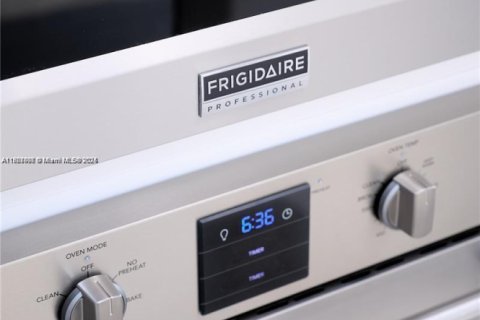 Купить кондоминиум в Халландейл-Бич, Флорида 3 спальни, 145.95м2, № 1927874 - фото 15