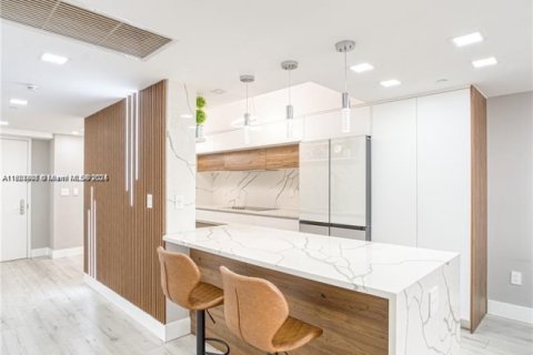 Купить кондоминиум в Халландейл-Бич, Флорида 3 спальни, 145.95м2, № 1927874 - фото 11