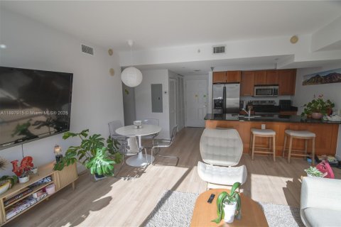 Condominio en venta en Coral Gables, Florida, 2 dormitorios, 90.12 m2 № 1952158 - foto 1
