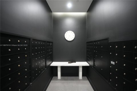 Condominio en venta en Coral Gables, Florida, 2 dormitorios, 90.12 m2 № 1952158 - foto 18
