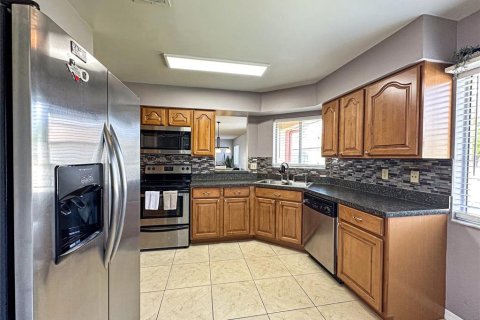 Dúplex en venta en Orlando, Florida, 3 dormitorios, 129.97 m2 № 2095665 - foto 5