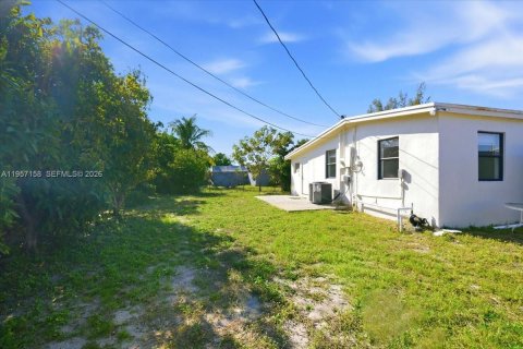 House in Pompano Beach, Florida 3 bedrooms, 102.01 sq.m. № 2011292 - photo 18