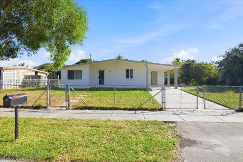 House in Pompano Beach, Florida 3 bedrooms, 102.01 sq.m. № 2011292 - photo 12