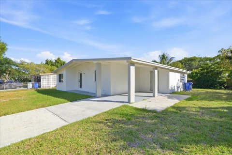House in Pompano Beach, Florida 3 bedrooms, 102.01 sq.m. № 2011292