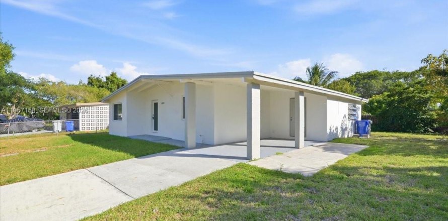 House in Pompano Beach, Florida 3 bedrooms, 102.01 sq.m. № 2011292