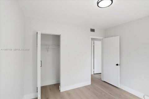 House in Pompano Beach, Florida 3 bedrooms, 102.01 sq.m. № 2011292 - photo 13