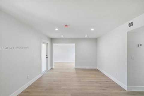 House in Pompano Beach, Florida 3 bedrooms, 102.01 sq.m. № 2011292 - photo 7