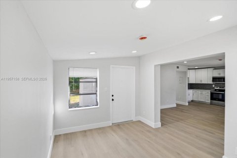 House in Pompano Beach, Florida 3 bedrooms, 102.01 sq.m. № 2011292 - photo 4