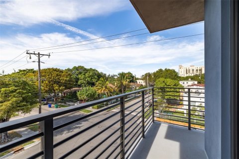 Townhouse in Miami, Florida 4 bedrooms № 2020684 - photo 20