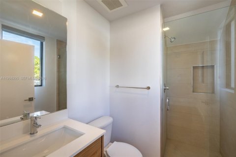 Townhouse in Miami, Florida 4 bedrooms № 2020684 - photo 13