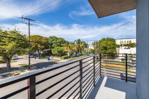 Townhouse in Miami, Florida 4 bedrooms № 2020684 - photo 15