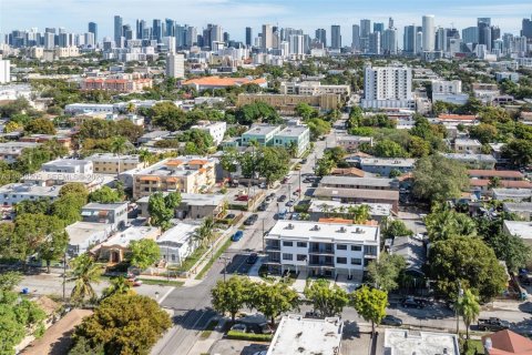 Townhouse in Miami, Florida 4 bedrooms № 2020684 - photo 22