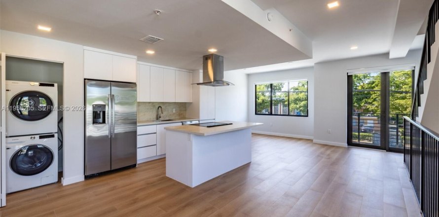 Townhouse in Miami, Florida 4 bedrooms № 2020684