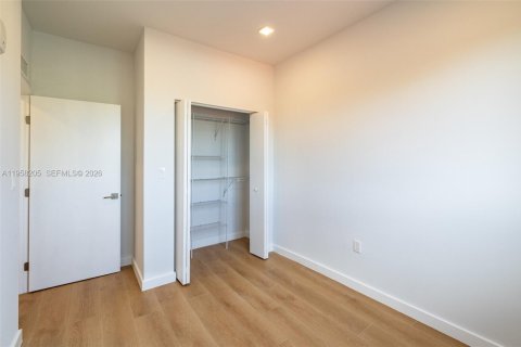 Townhouse in Miami, Florida 4 bedrooms № 2020684 - photo 19