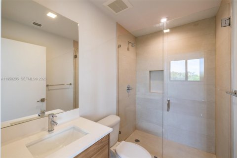 Townhouse in Miami, Florida 4 bedrooms № 2020684 - photo 18